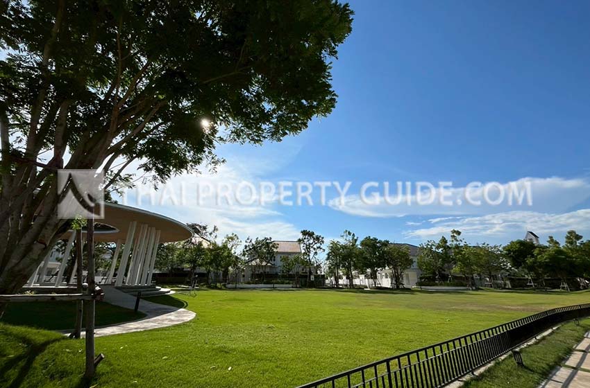 House with Shared Pool in Bangnatrad 